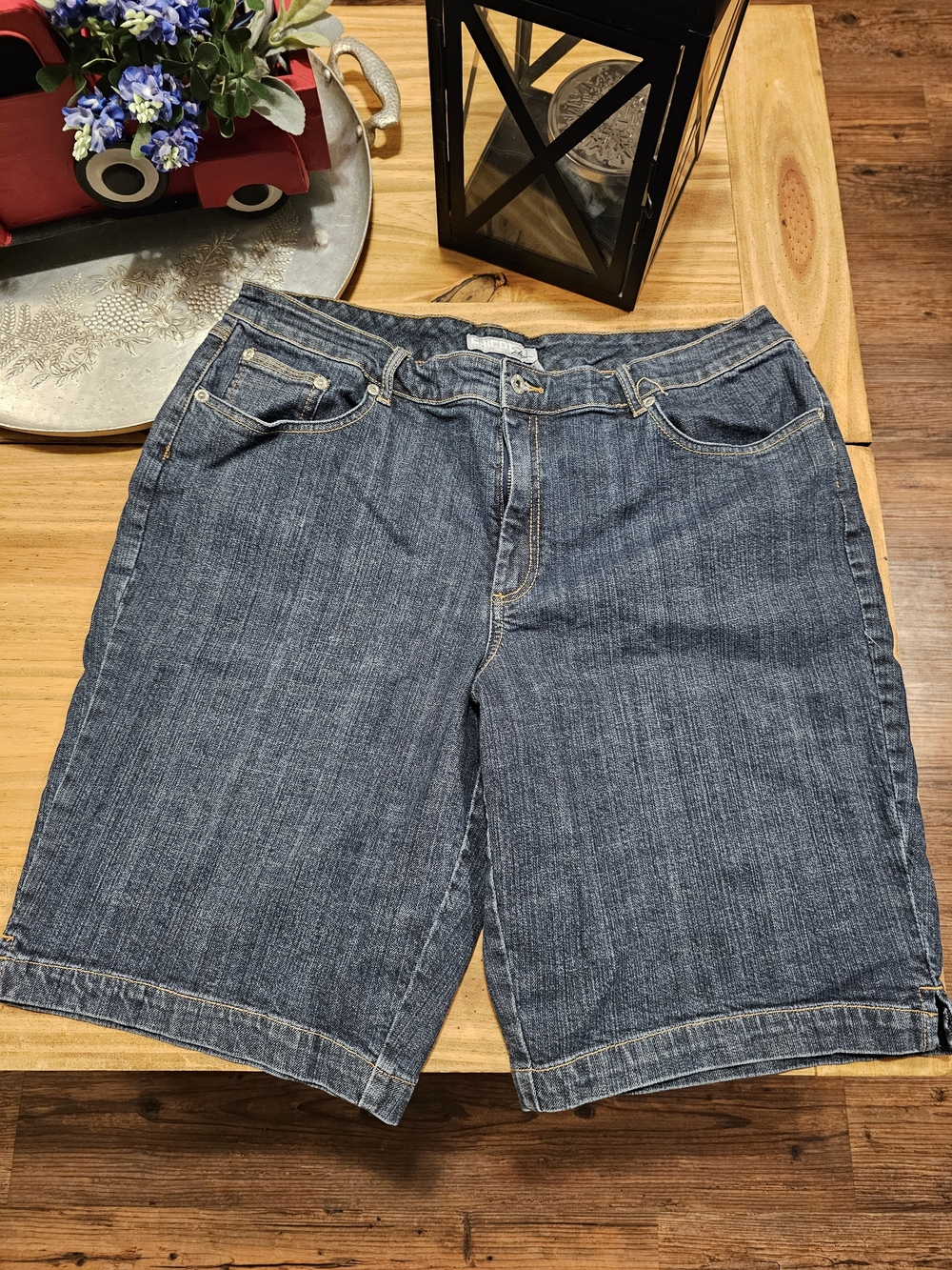 Chico's Size 3/xl/16 Denim Bermuda Shorts in Dark Blue